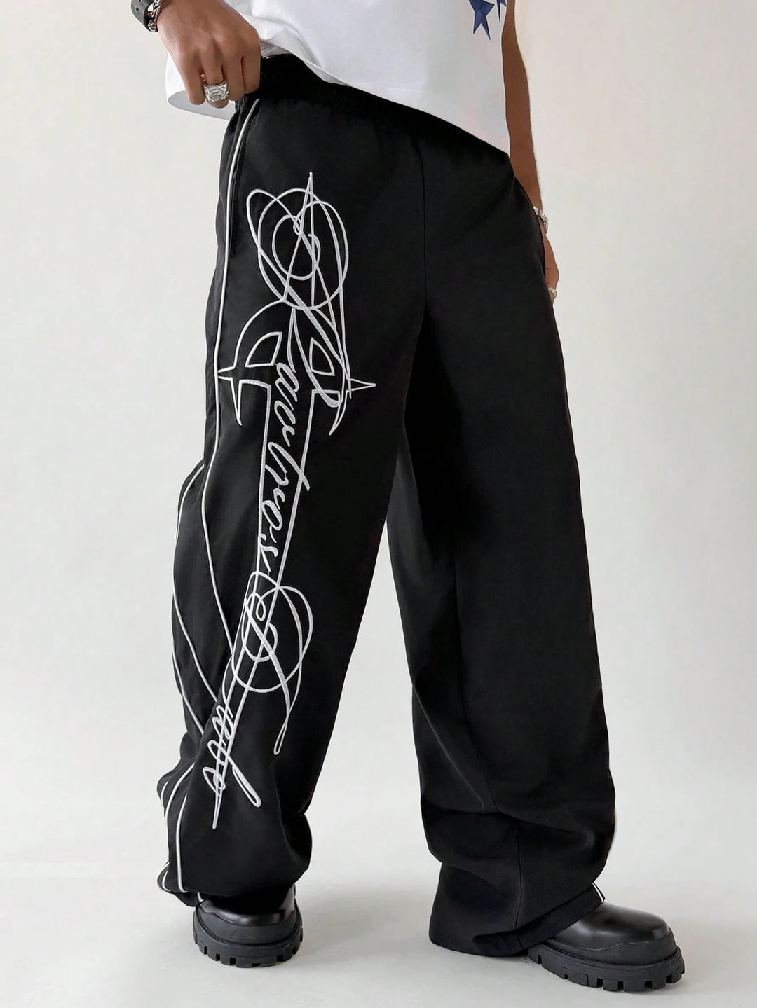 Pantaloni SHEIN, negru