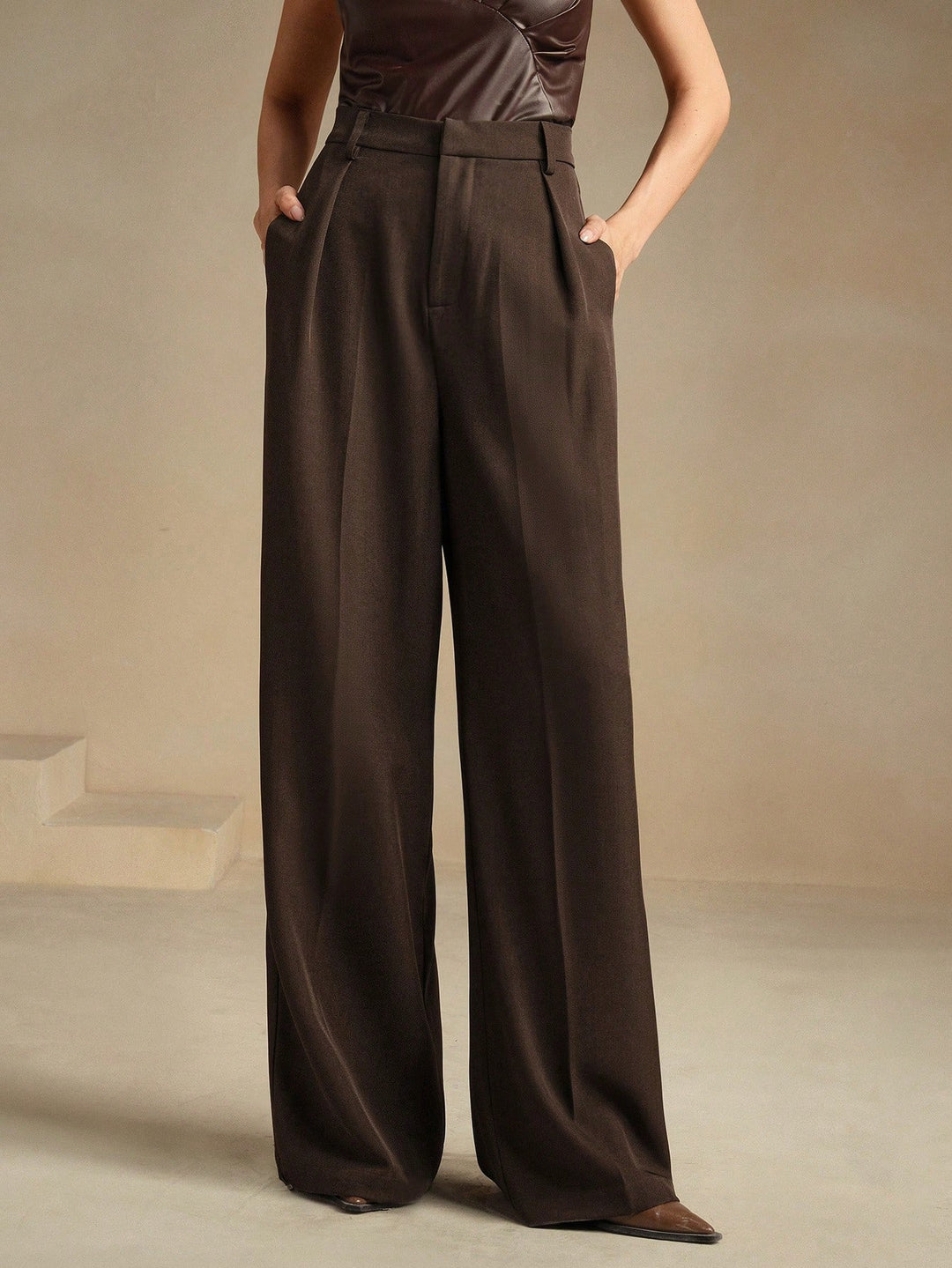 Pantalon SHEIN, maro