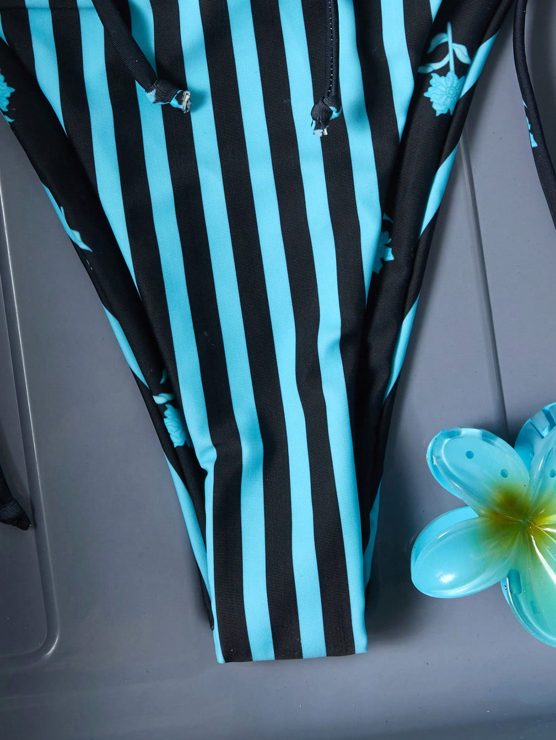 Set bikini SHEIN, mix culori