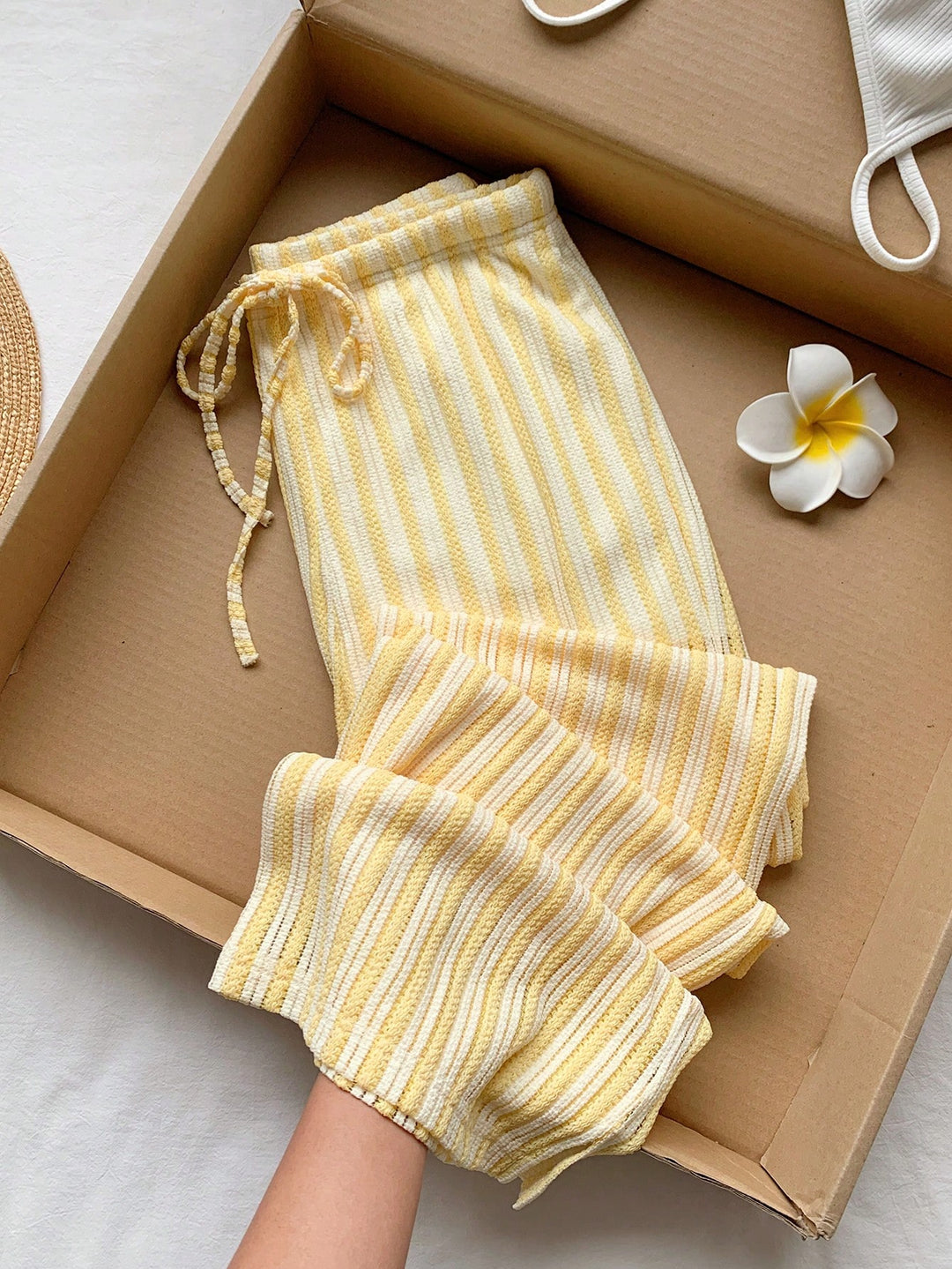 Pantaloni SHEIN, galben