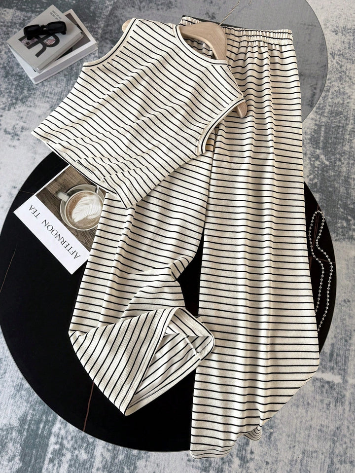 Set tricou cu dungi și pantaloni SHEIN, negru