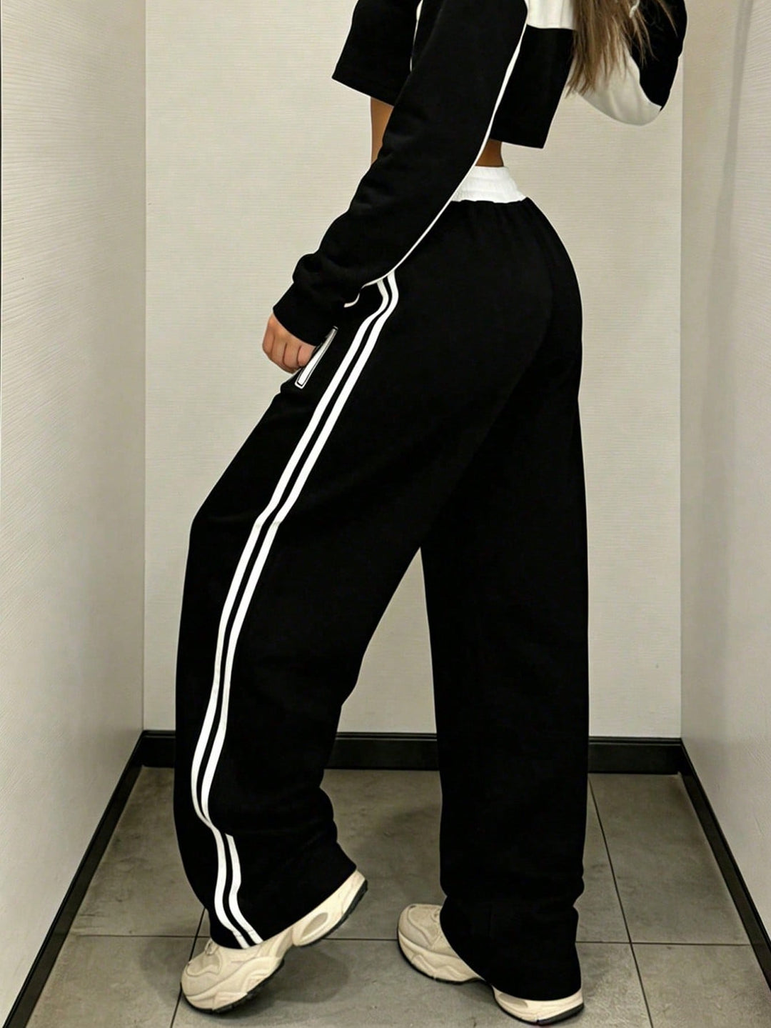 Pantaloni SHEIN, negru