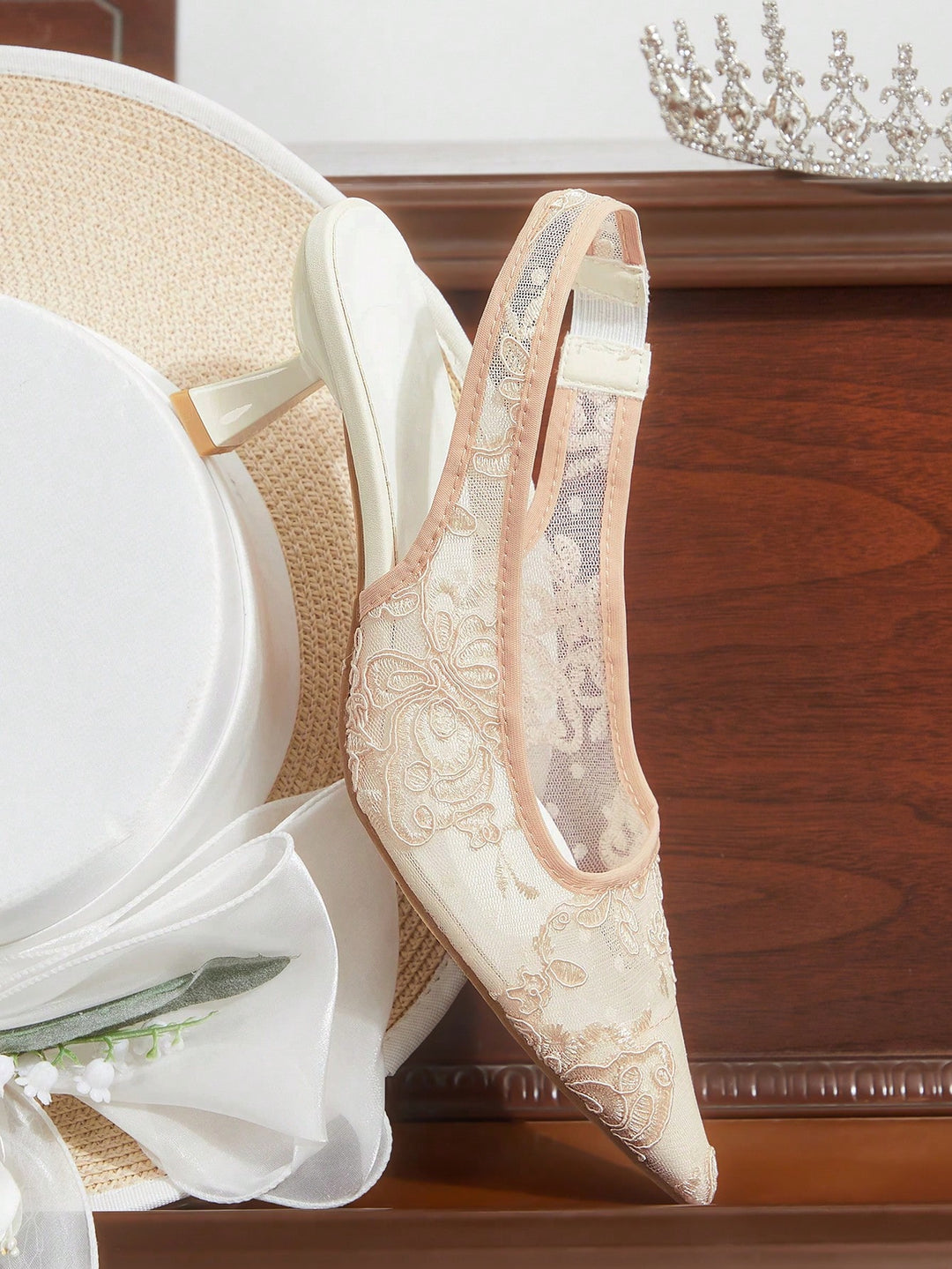 Pantofi cu toc SHEIN, bej