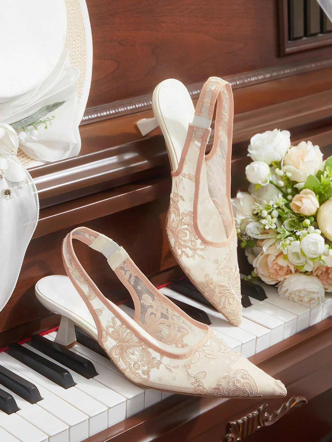 Pantofi cu toc SHEIN, bej