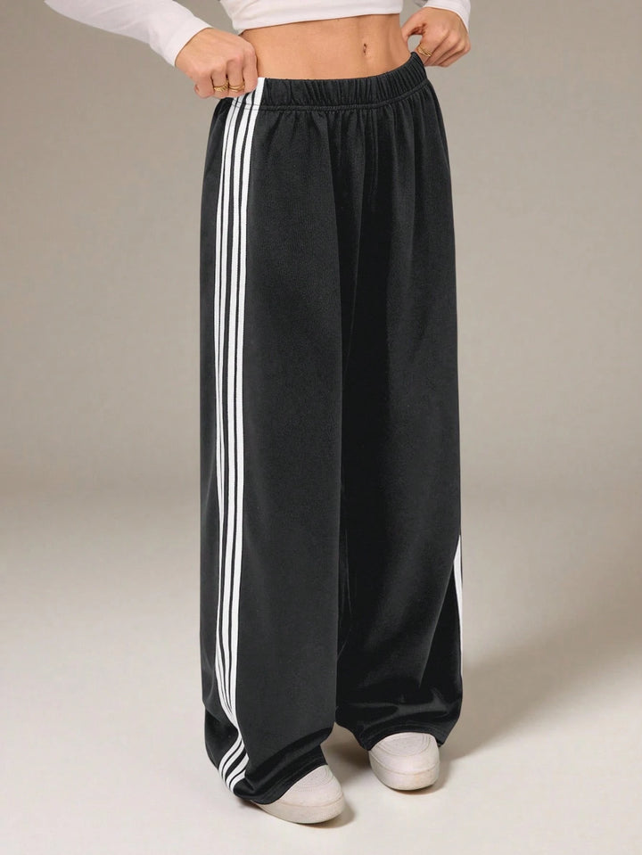 Pantaloni SHEIN, negru