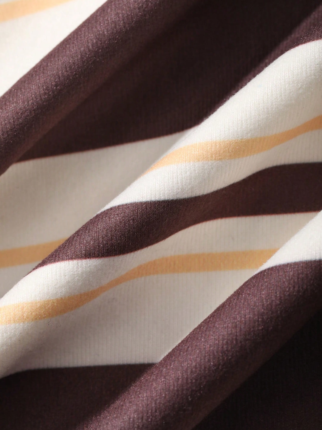 Tricou SHEIN, maro