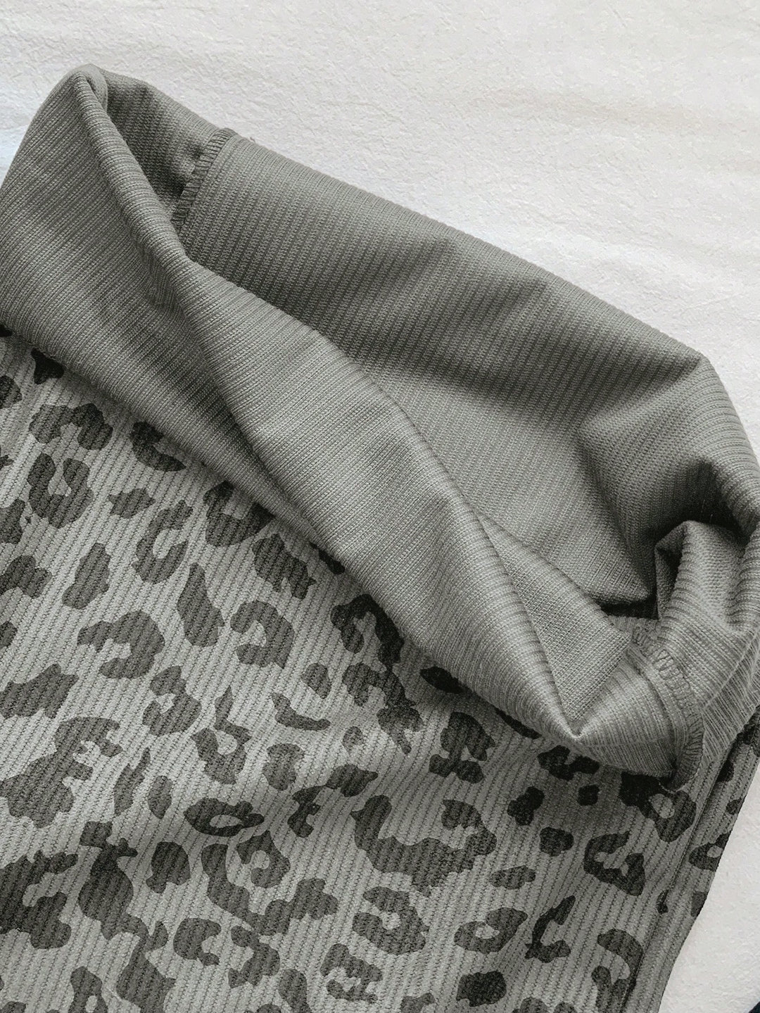 Pantaloni SHEIN, gri