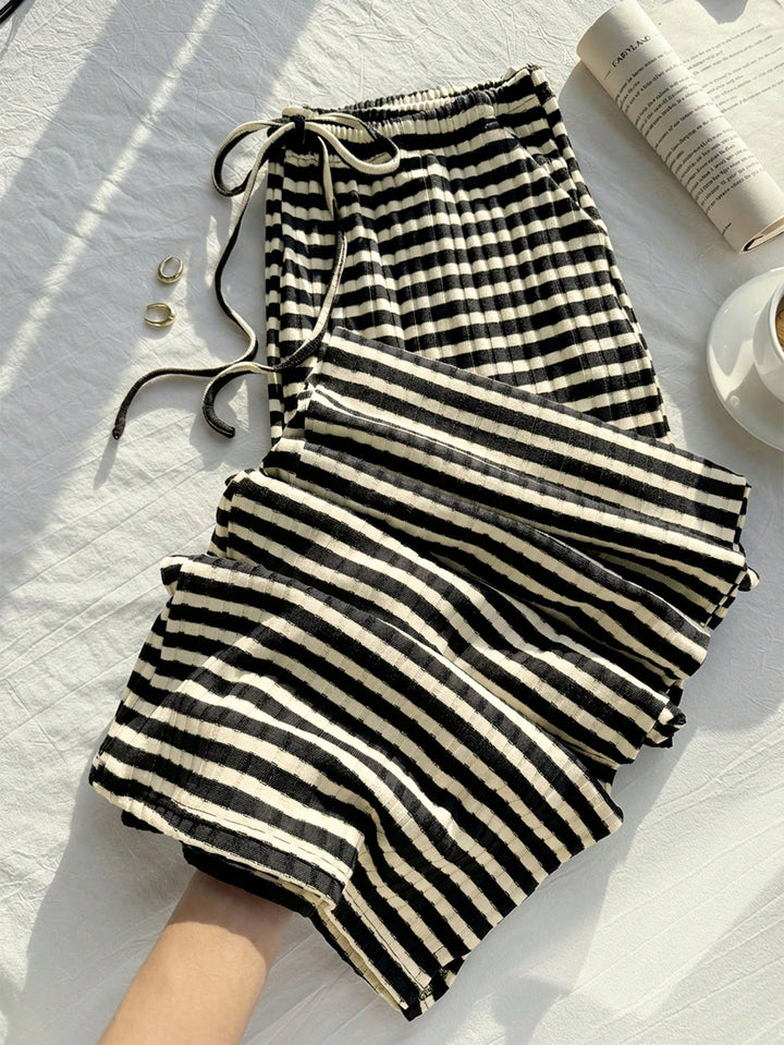 Pantaloni SHEIN, negru