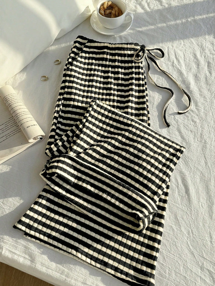 Pantaloni SHEIN, negru