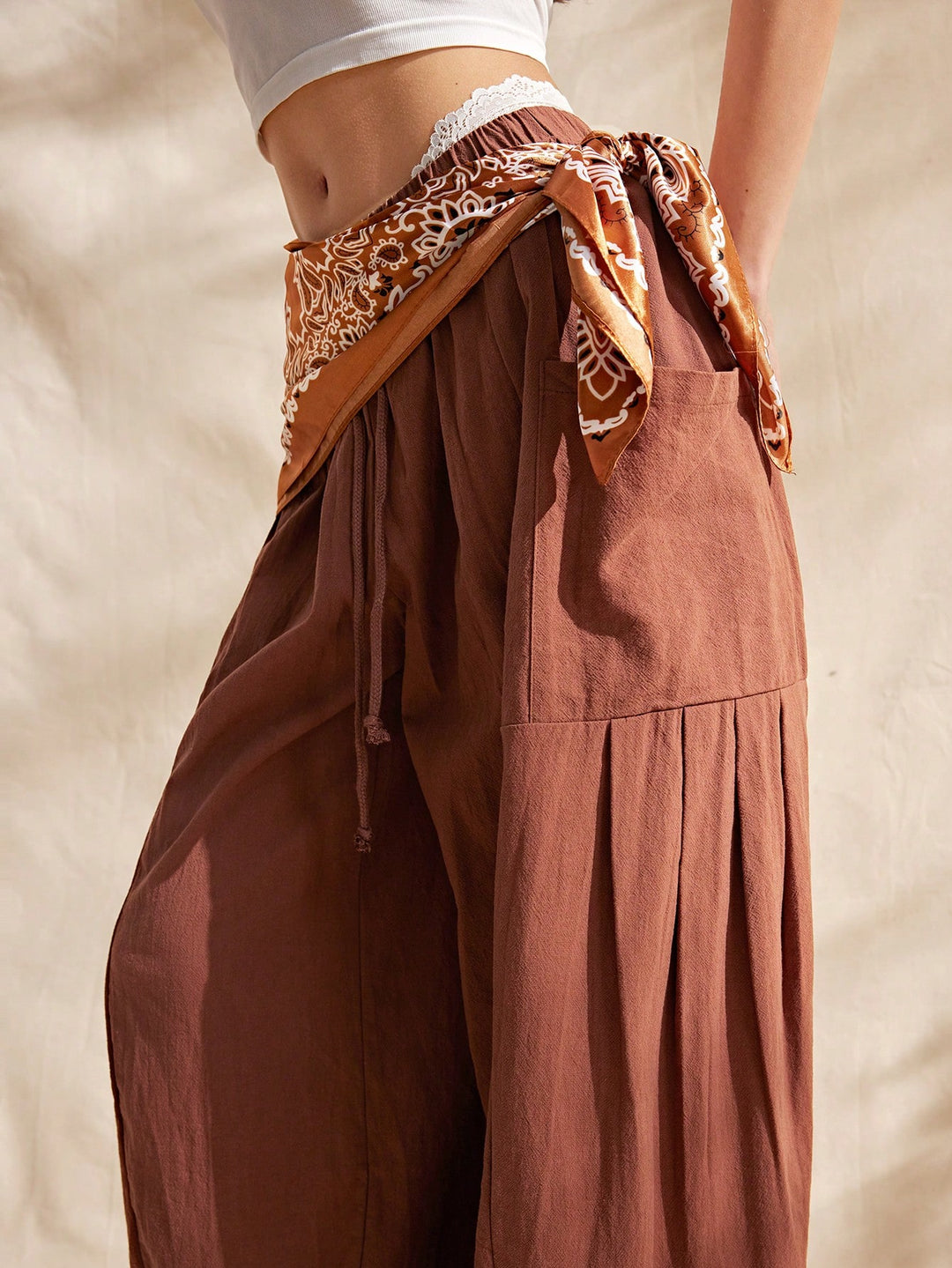 Pantaloni SHEIN, maro