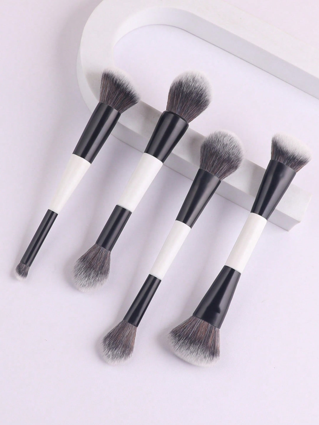Set de perii SHEIN, mix culori