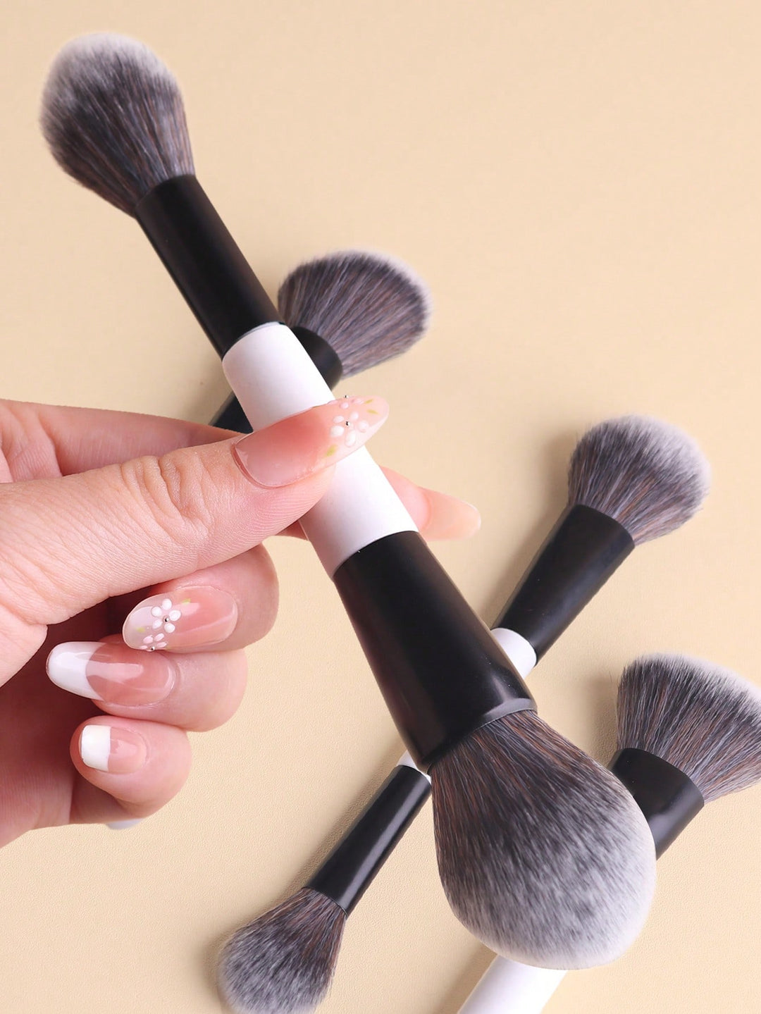 Set de perii SHEIN, mix culori