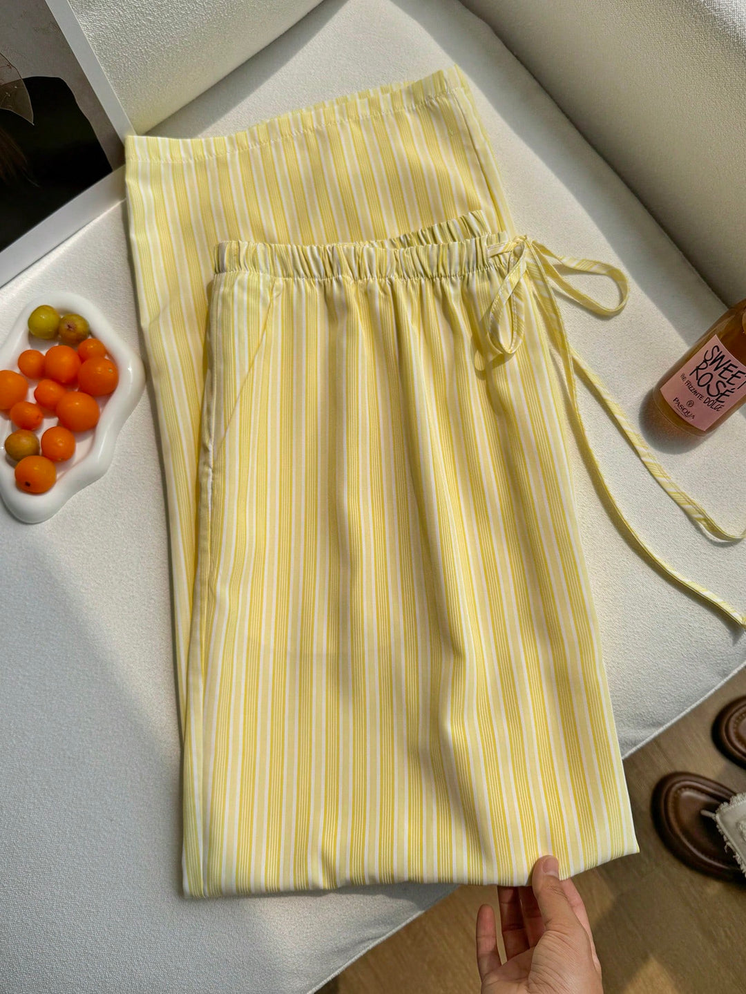 Pantaloni SHEIN, galben
