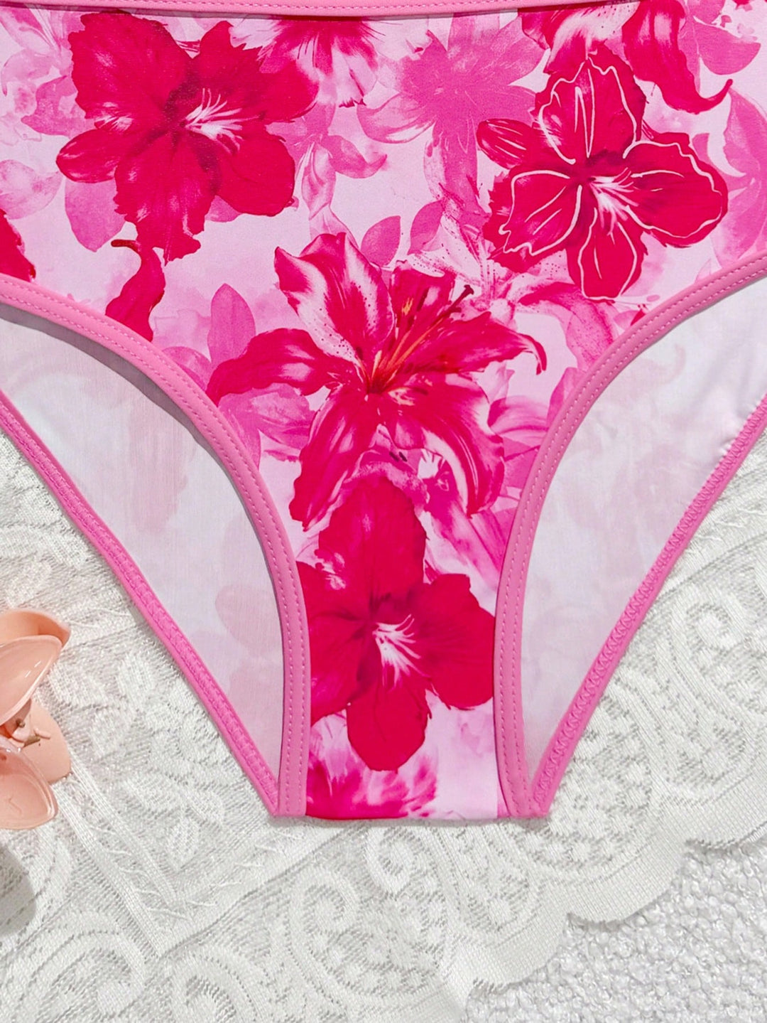 Set bikini SHEIN, roz
