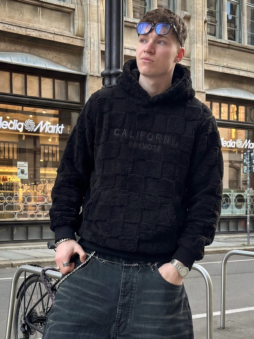 Kapucnis pulóver SHEIN, fekete