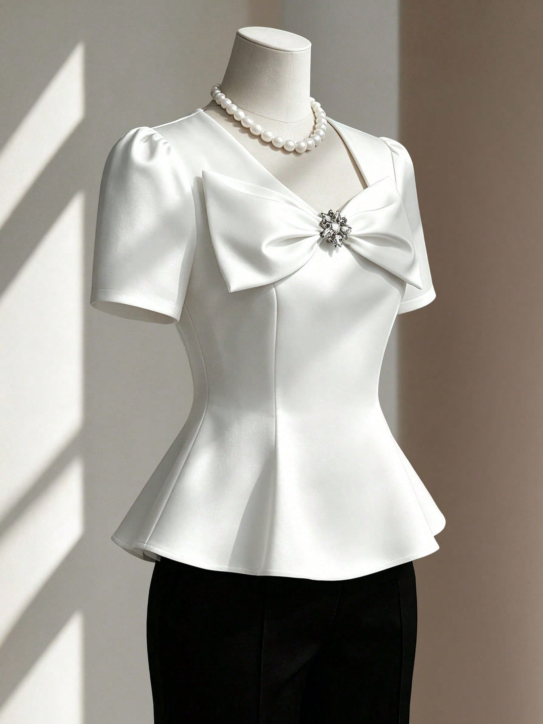 Bluza cu mâneci scurte asimetrică SHEIN, alb
