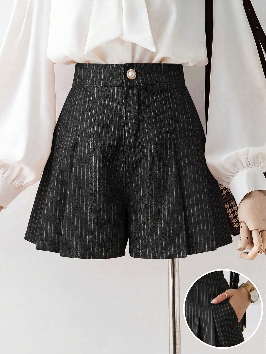 Pantaloni scurți SHEIN, negru