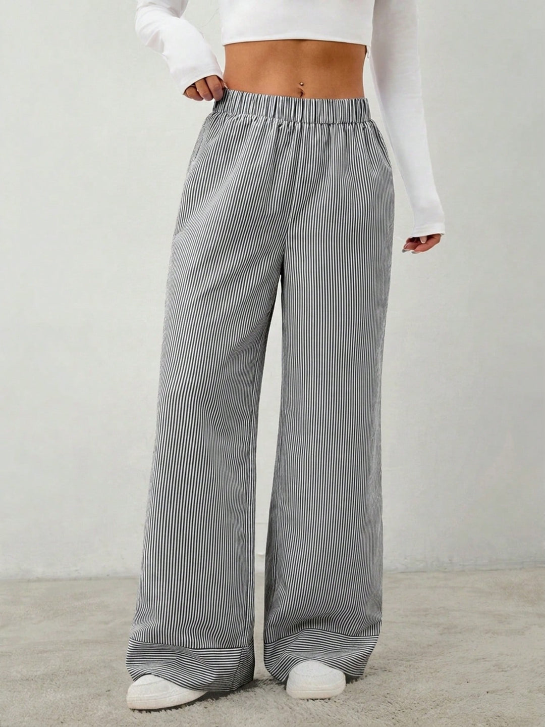 Pantaloni SHEIN, negru