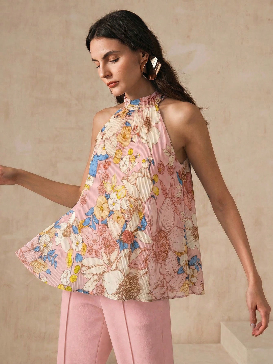 Top floral cu decolteu halter SHEIN, roz