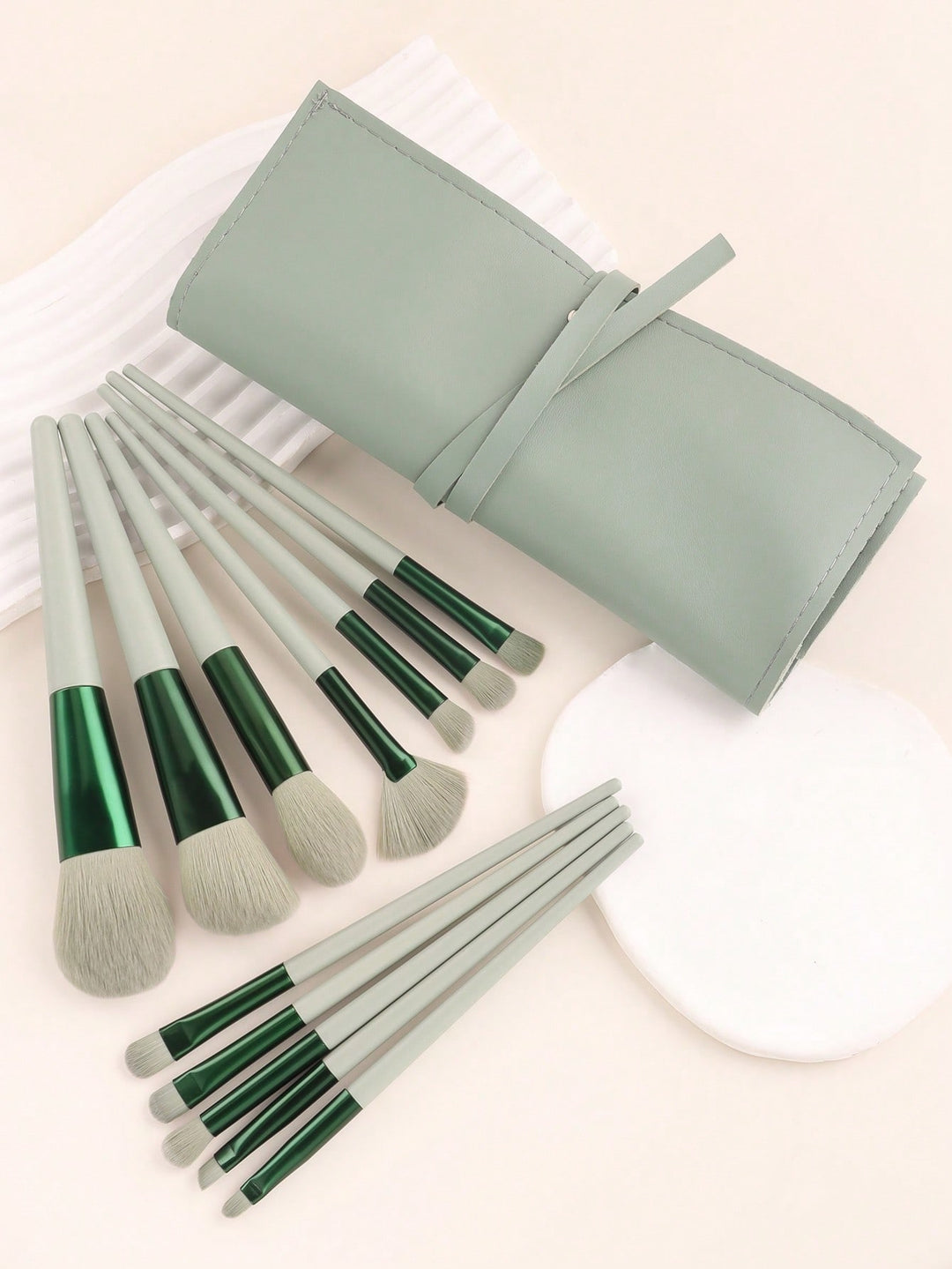 Set de perii SHEIN, mix culori