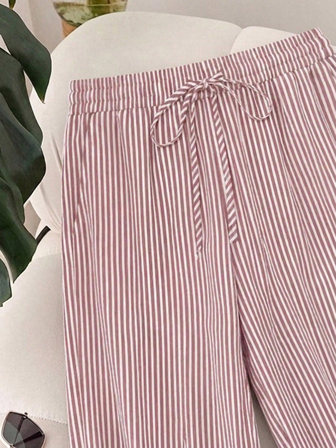 Pantaloni SHEIN, roz