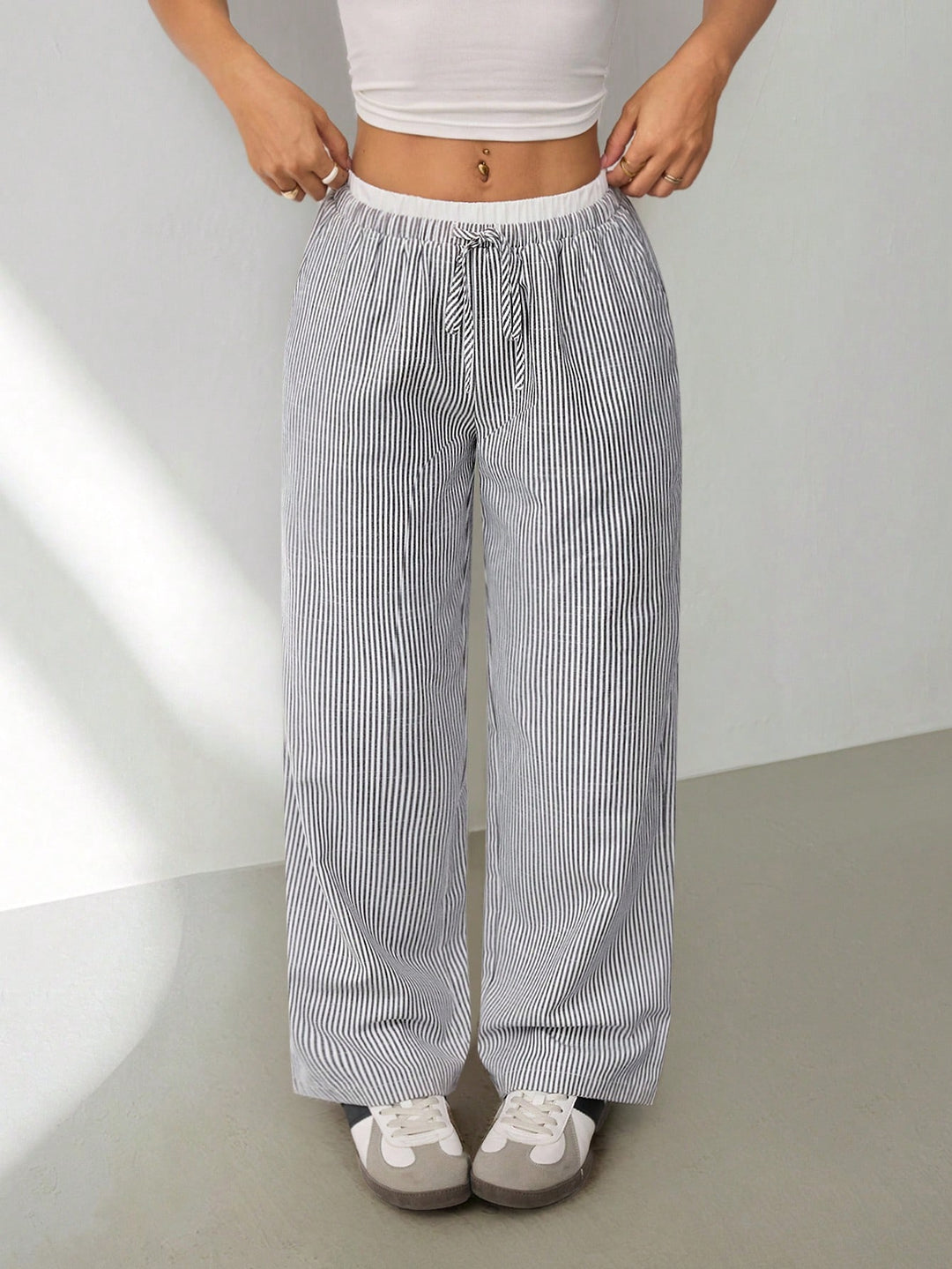 Pantaloni SHEIN, maro