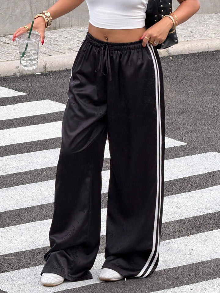 Pantaloni SHEIN, negru