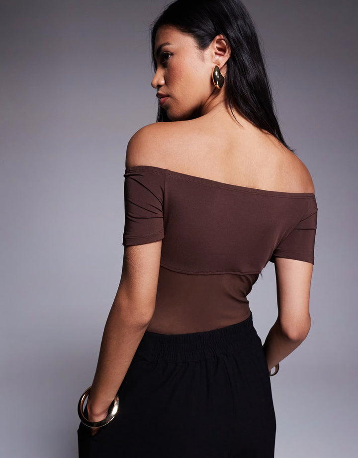 Top Asos, maro
