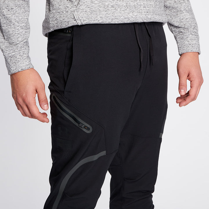 Pantaloni UNDER ARMOUR, negru
