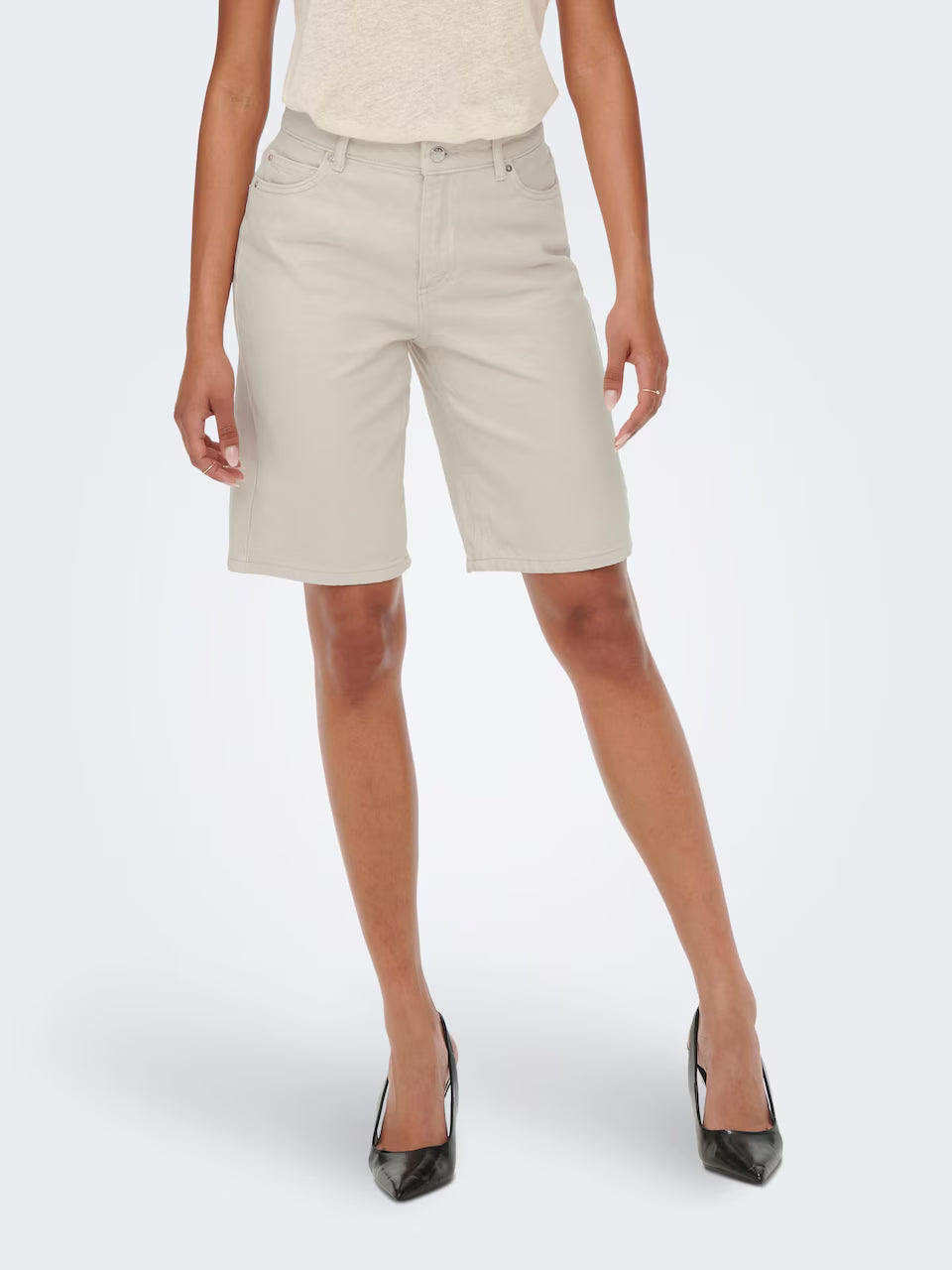 Pantaloni scurți ONLY, crem