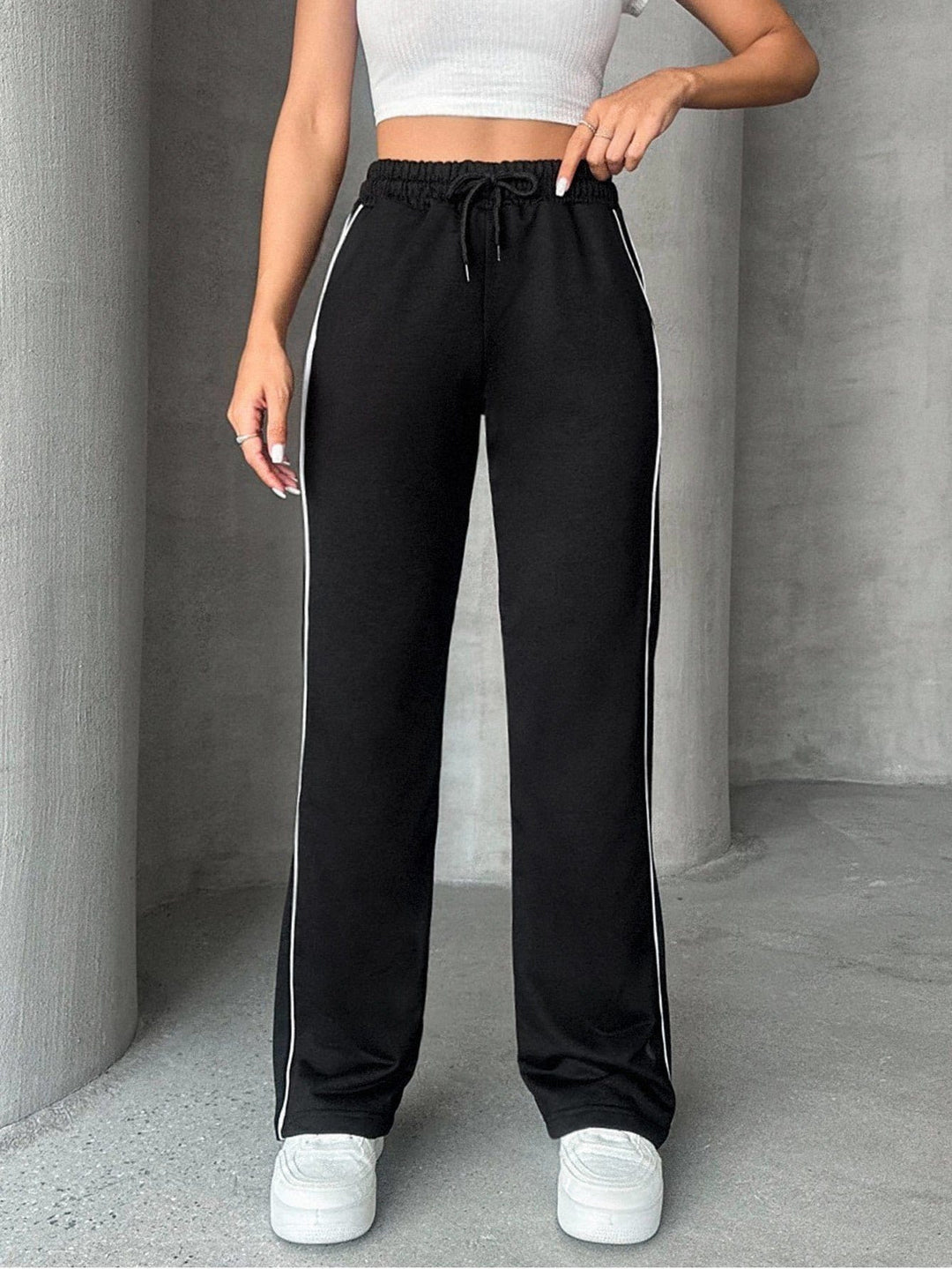 Pantaloni SHEIN, negru
