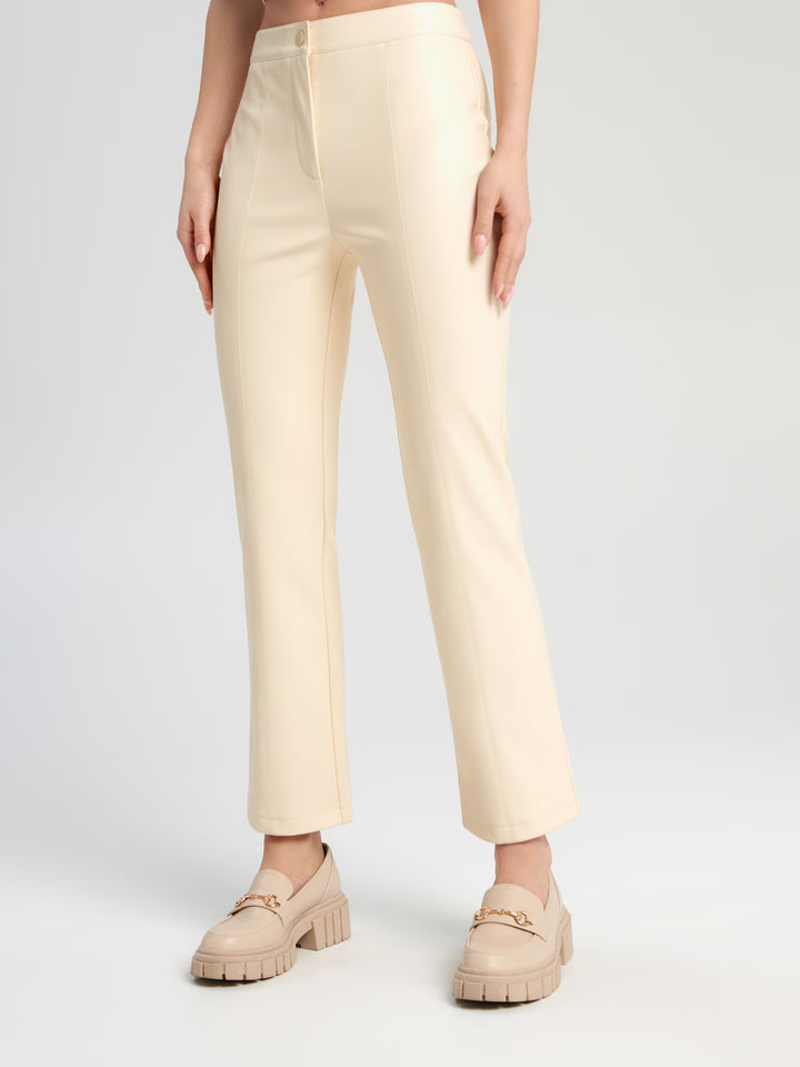 Pantaloni imitație piele SINSAY, crem