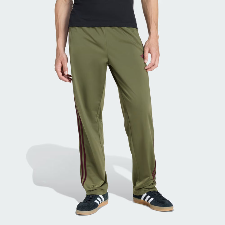 Pantaloni de trening Adidas, kaki