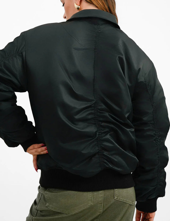 Jacheta Wrangler, negru