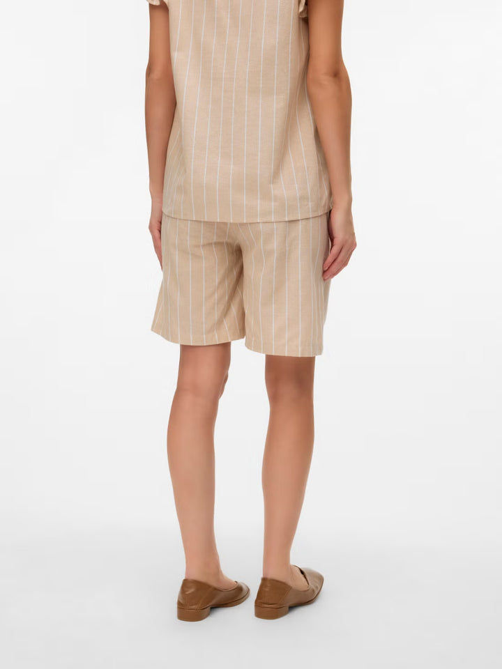 Pantaloni scurți MAMA LICIOUS, bej