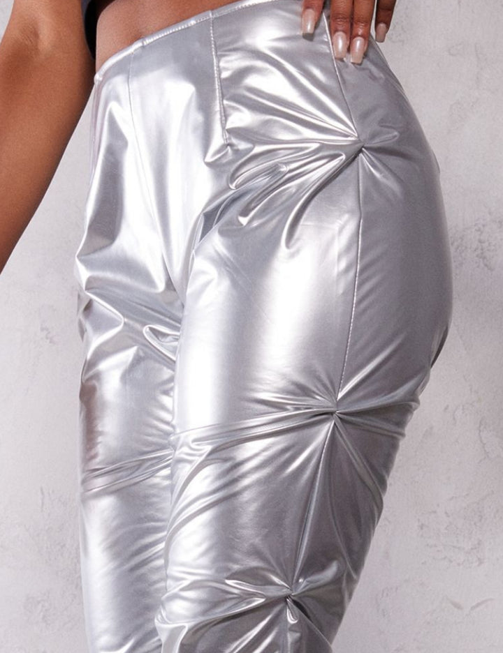 Pantaloni imitație din piele PRETTYLITTLETHING, argintiu