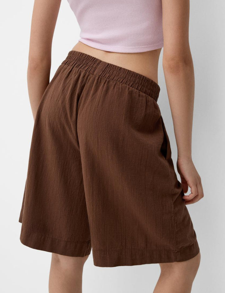 Pantaloni scurți Bershka, maro