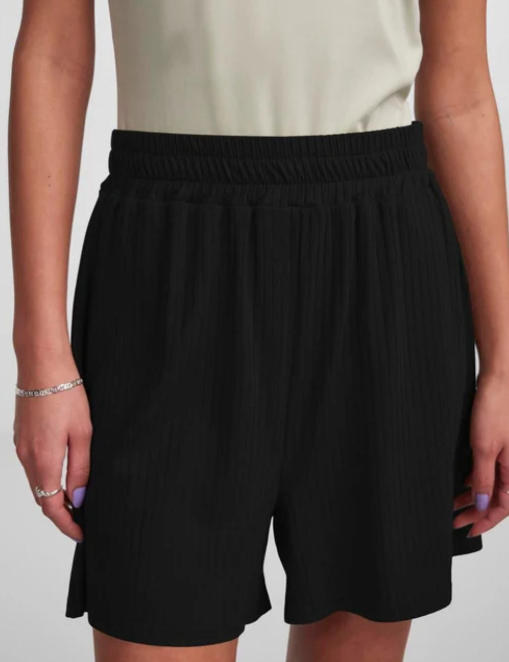 Pantaloni scurți Pieces, negru