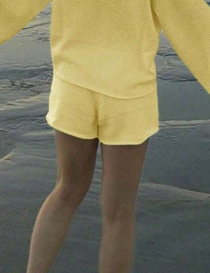 Pantaloni scurți SHEIN, galben