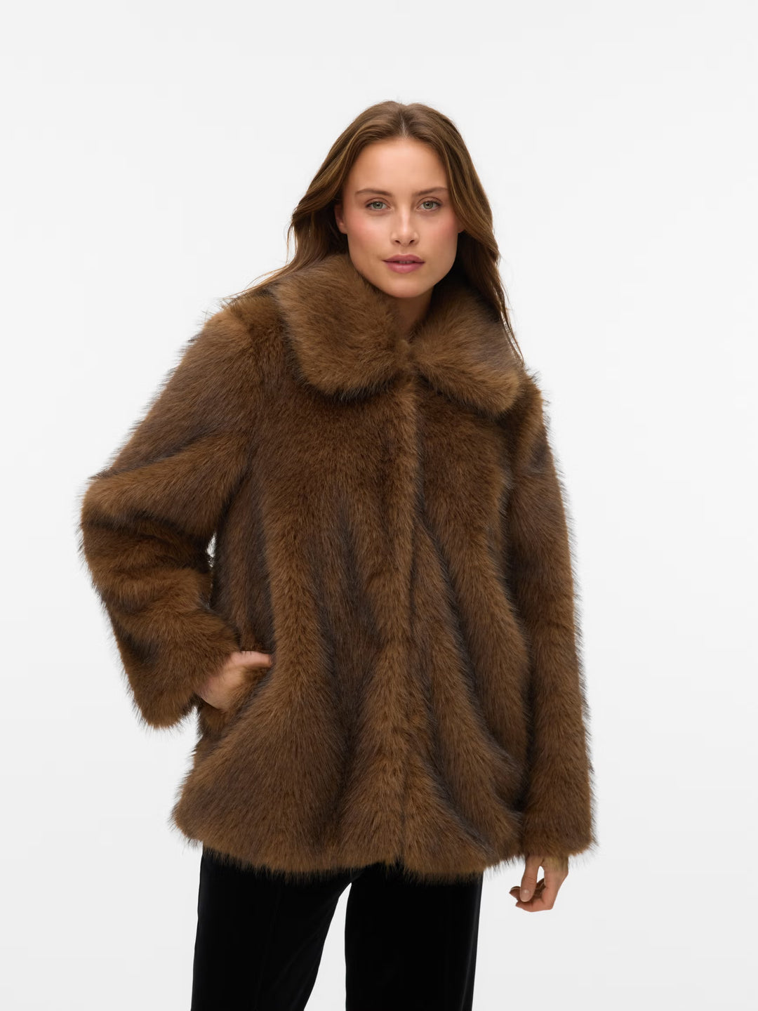 Szőrmekabát VERO MODA, barna