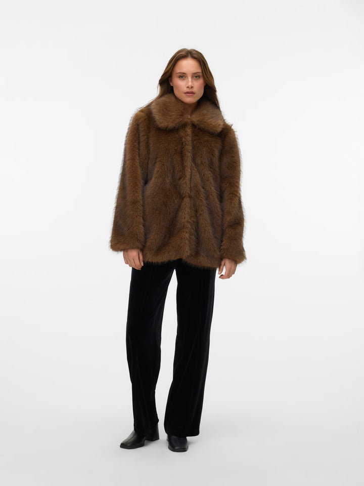 Szőrmekabát VERO MODA, barna