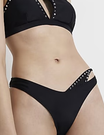 Slip River Island, negru