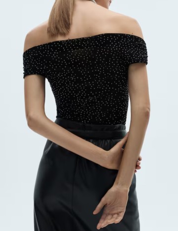 Maiou Mango, negru