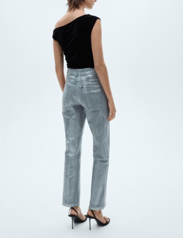 Maiou Mango, negru