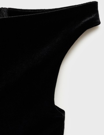 Maiou Mango, negru