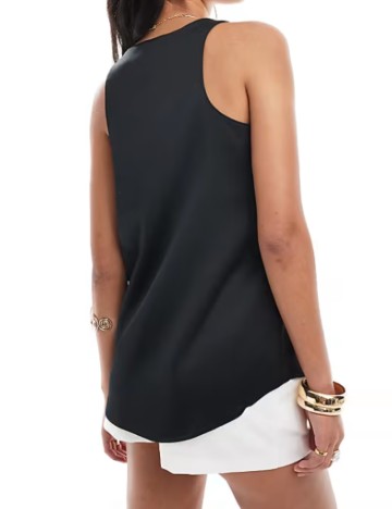 Maiou River Island, negru
