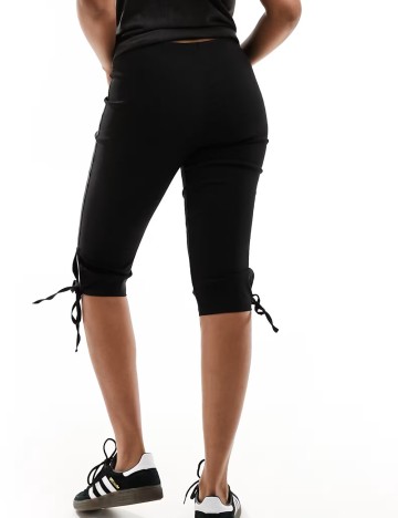 Pantaloni 3/4 ASOS, negru