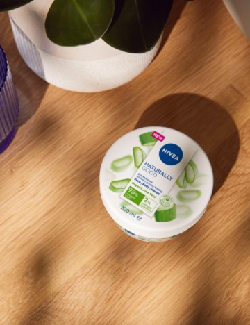 Cremă hidratantă pentru față, corp și mâini Nivea, alb