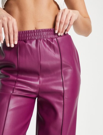 Pantaloni imitație din piele ASOS, mov