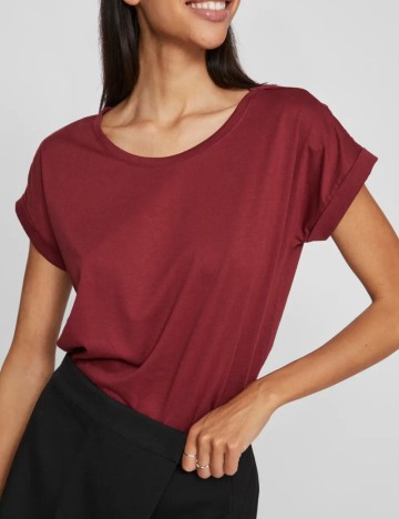 Tricou Vila, vișiniu